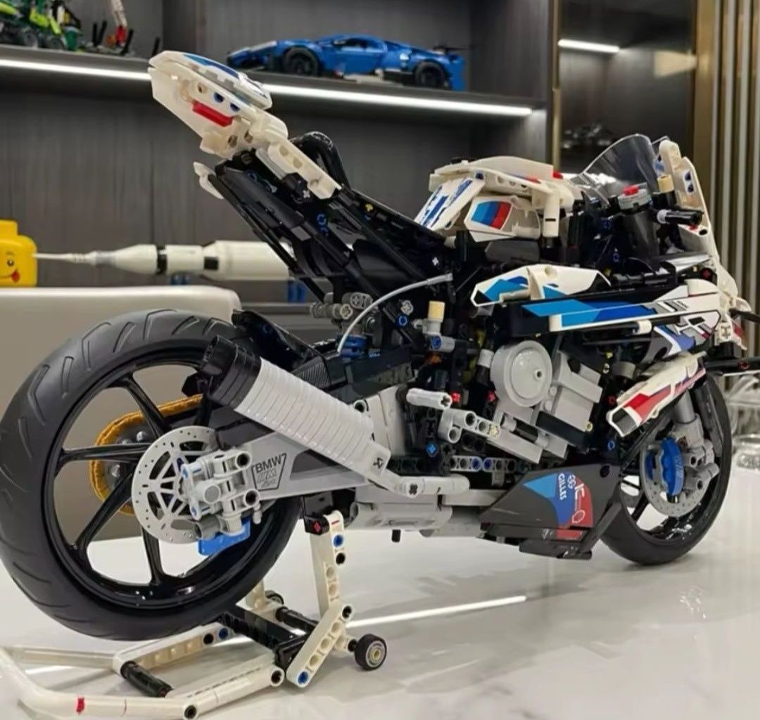 Nowe Klocki Technic Motor BMW M 1000 RR na wzór 42130 (Nie Lego)