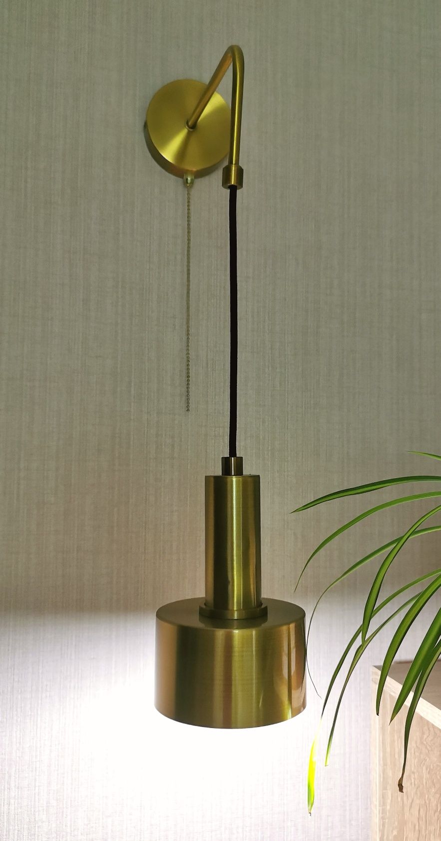 Настінний світильник (лампа бра) латунний в скандинавському стилі