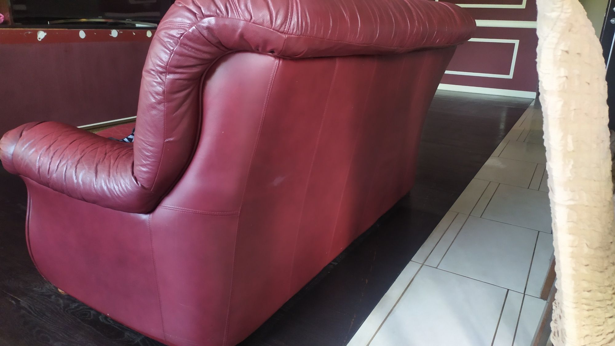 Продам кожаные диваны и кресло