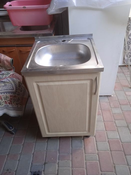 Продам мойку б.у. нержавейка 50*50 с тумбой