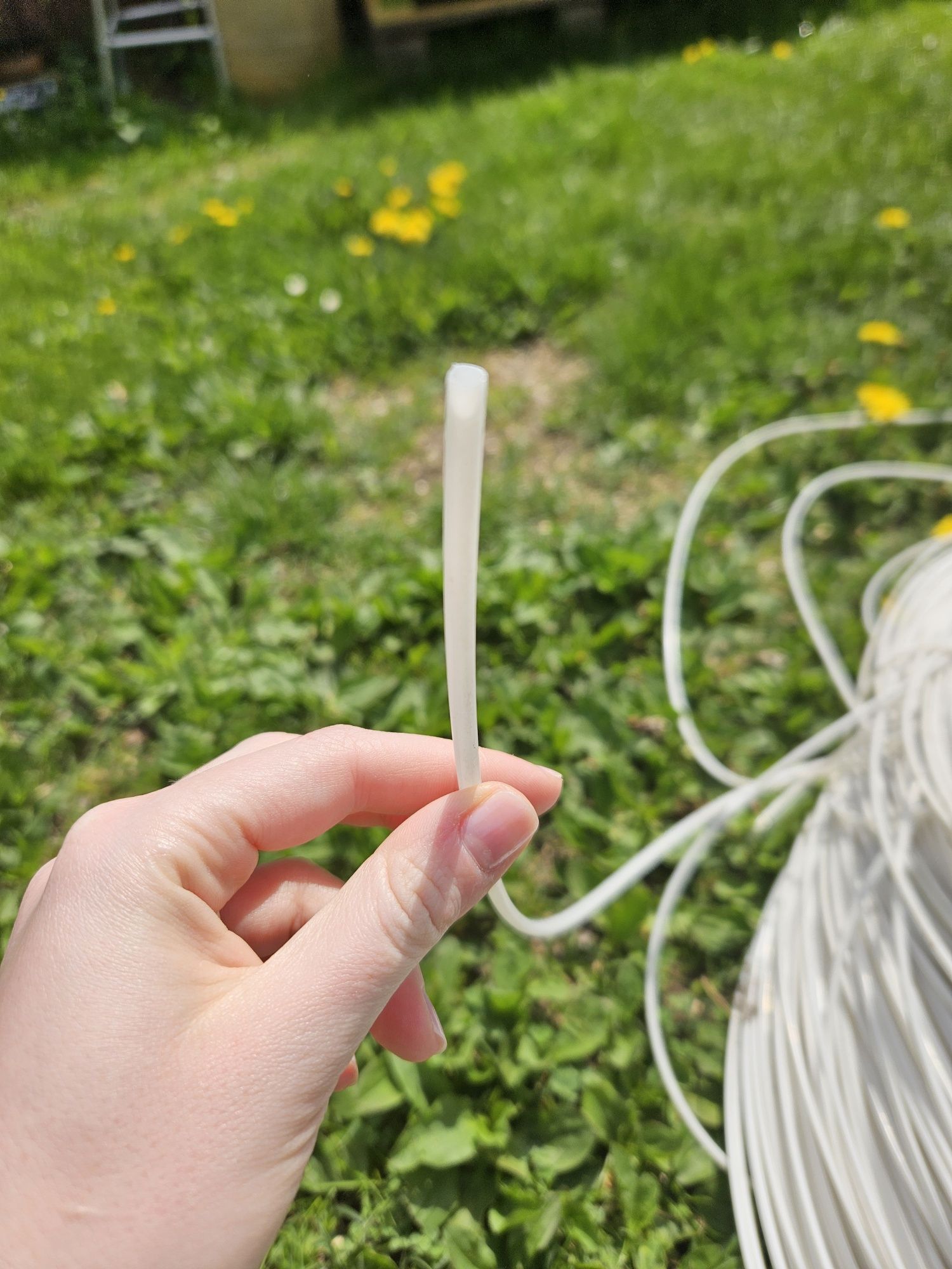 Rurka plastikowa chyba do światłowodu ?