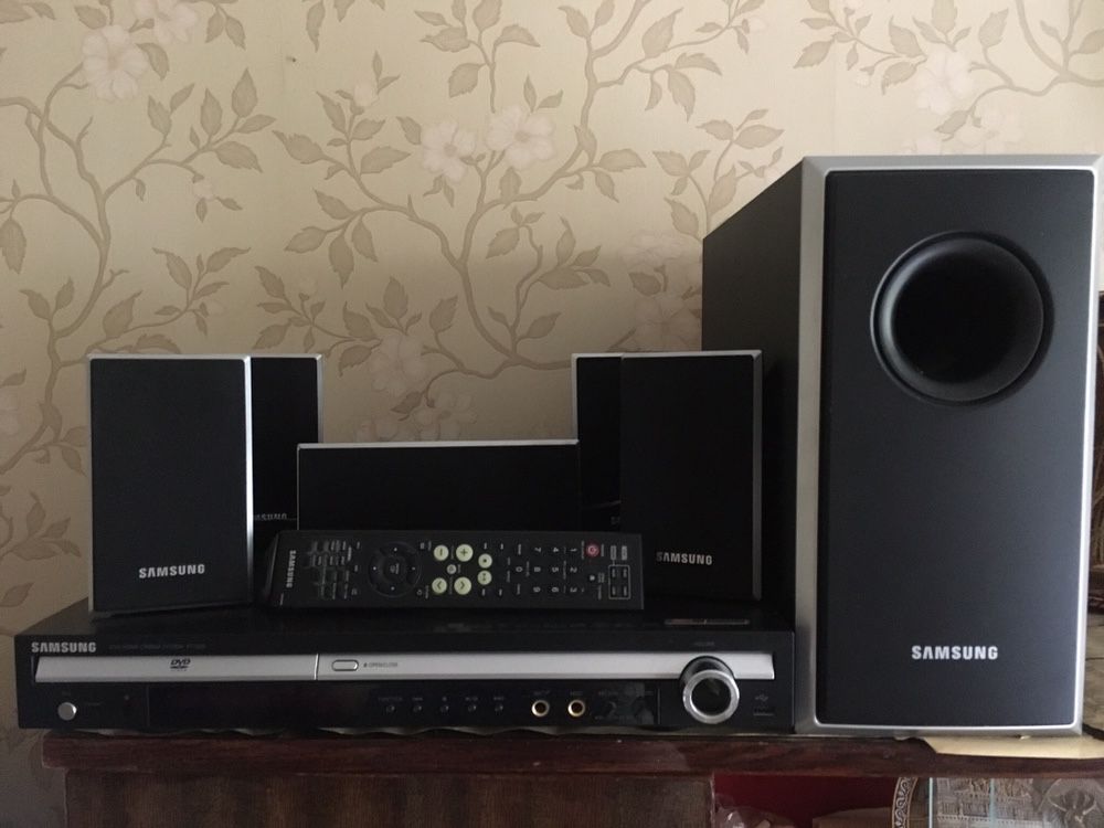 Домашний кинотеатр Samsung DVD Home System HT-Q20