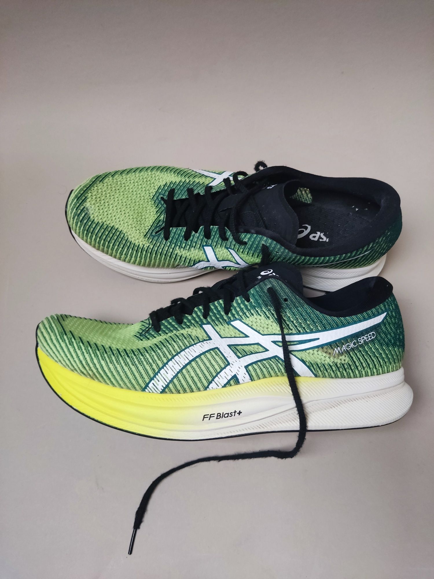 Чоловічі зелені бігові кросівки Asics Magic Speed 2 Green