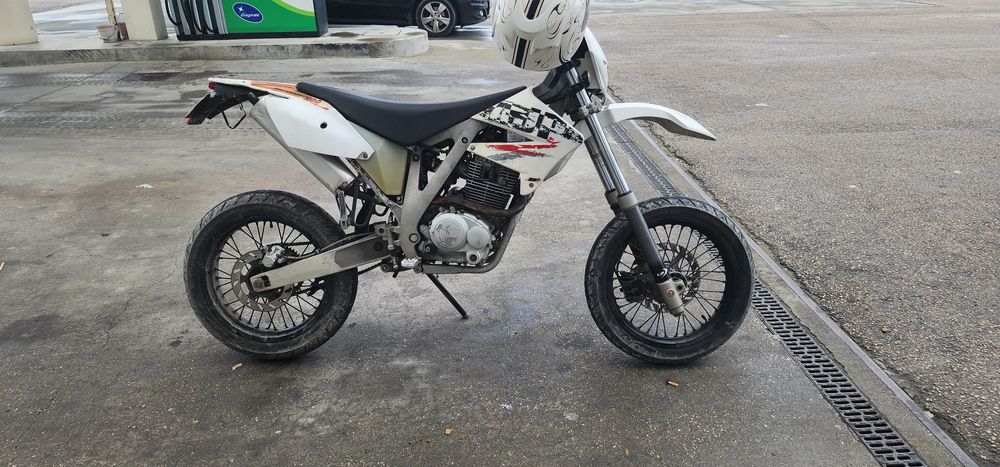 Supermotard ajp 200cc