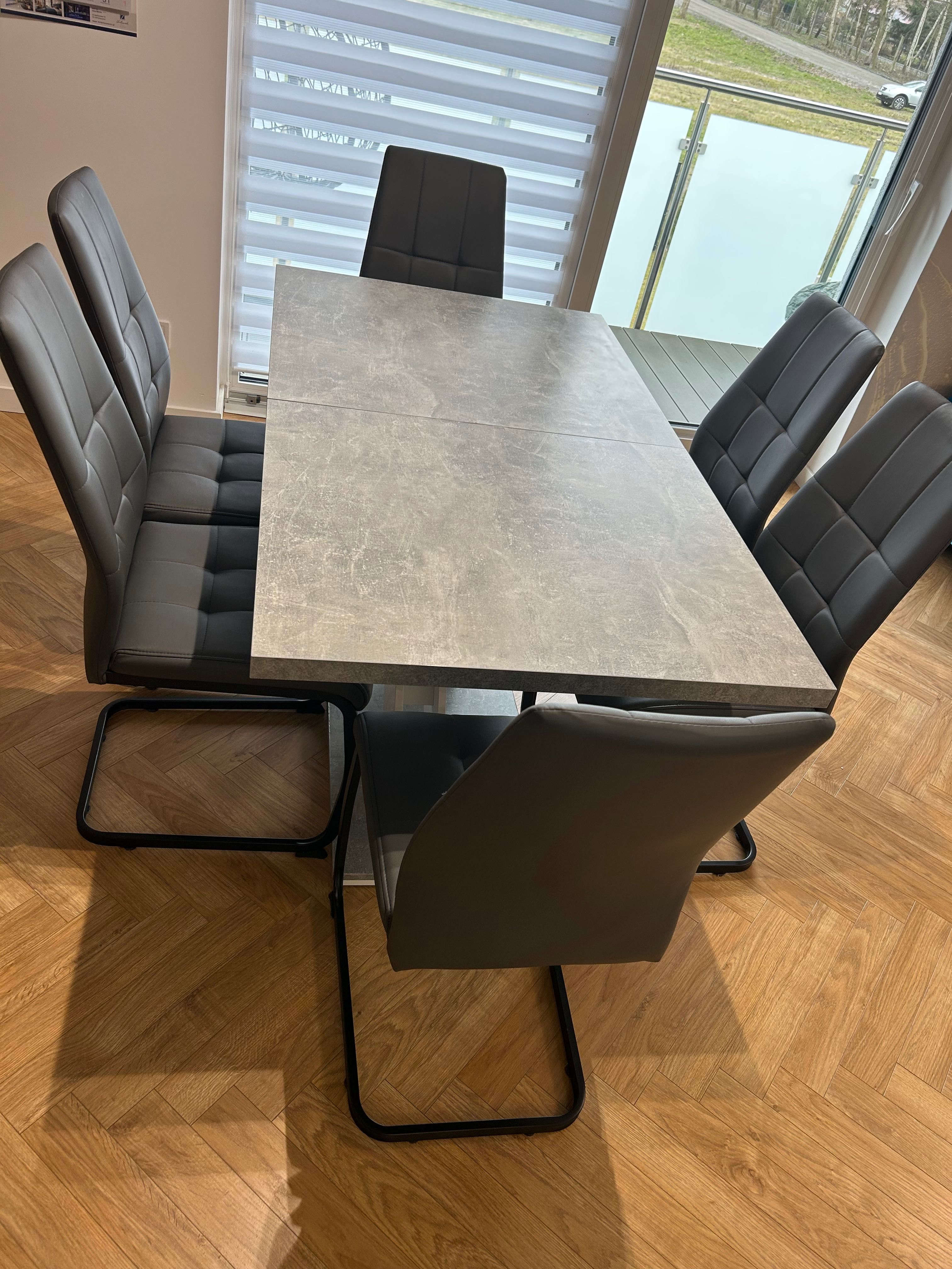 Stół rozkładany do jadalni wraz z krzesłami komplet biały połysk-beton