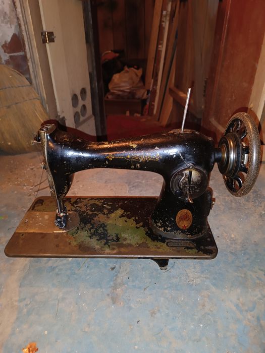 Вінтажна швейна машина Singer