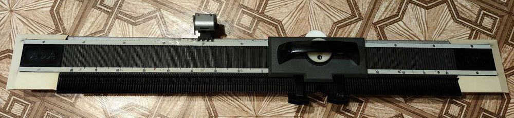 Продам вязальную машинку АDA  производство Польша