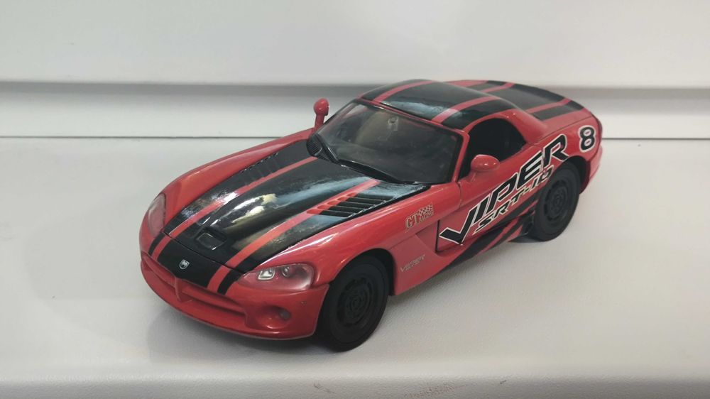 Модель, машинка Dodge Viper SRT-10 1.24 Motormax