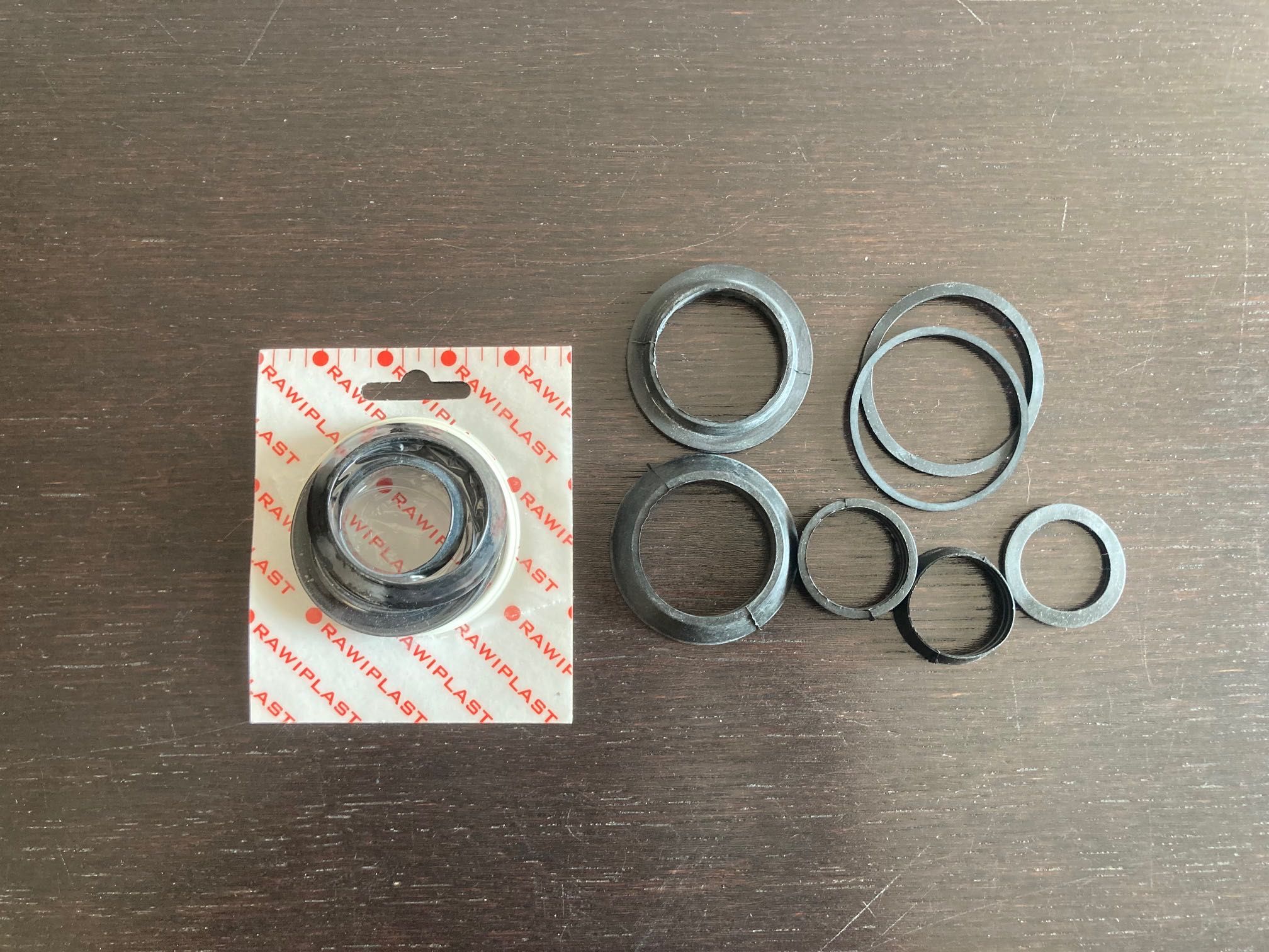 Węże przyłączeniowe / węże do baterii / uszczelki syfonu / hydraulika