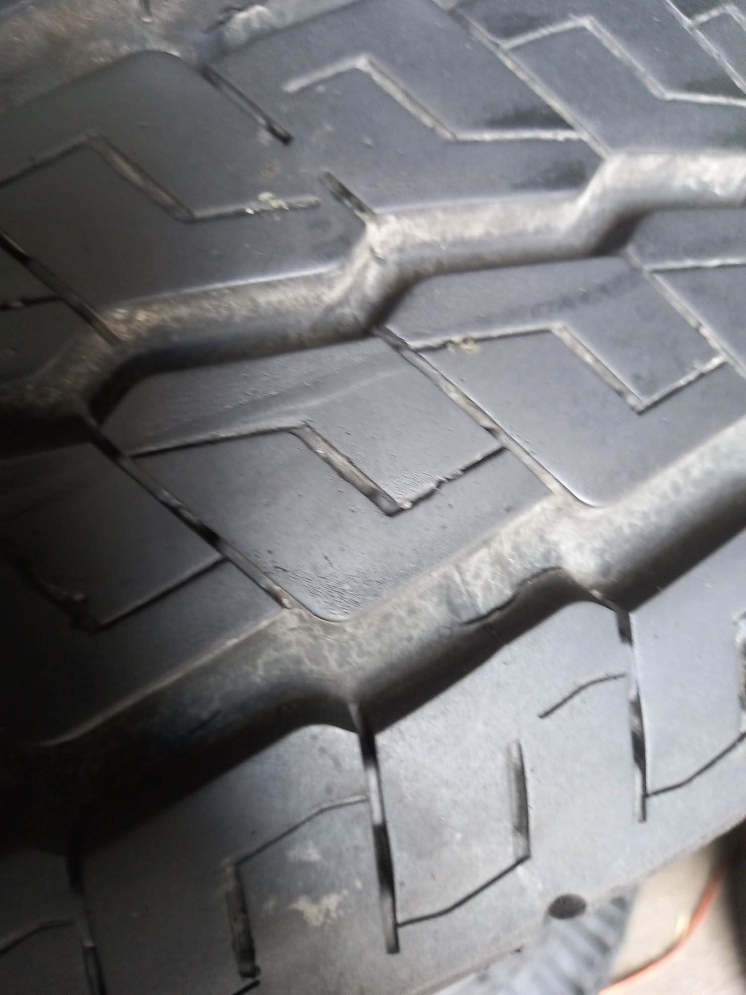 Opony używane jak nowe 215/70/15c continental 2x10 mm