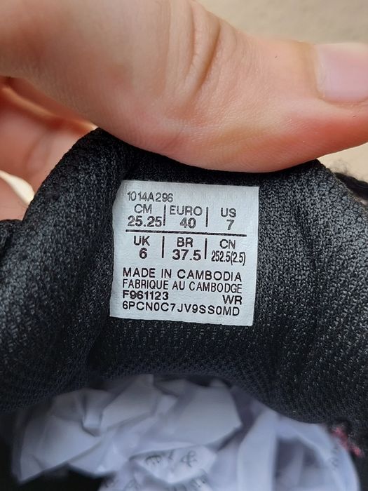 Кросівки Asics GT-1000 12 в чудовому стані.
