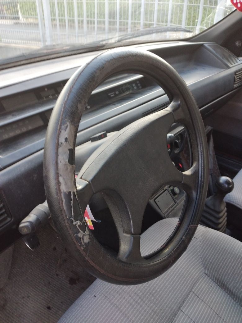 Vendo esta Capa de volante preta e com as linhas vermelhas!!