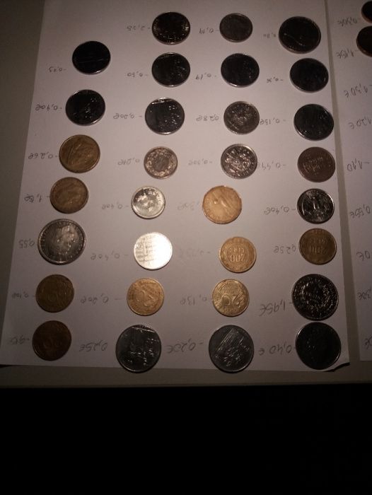 Lote de 70 moedas de diversos países,anos e valores