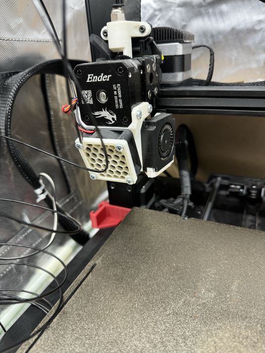 Продам 3D-принтер Creality Ender-3 V3 SE + допи