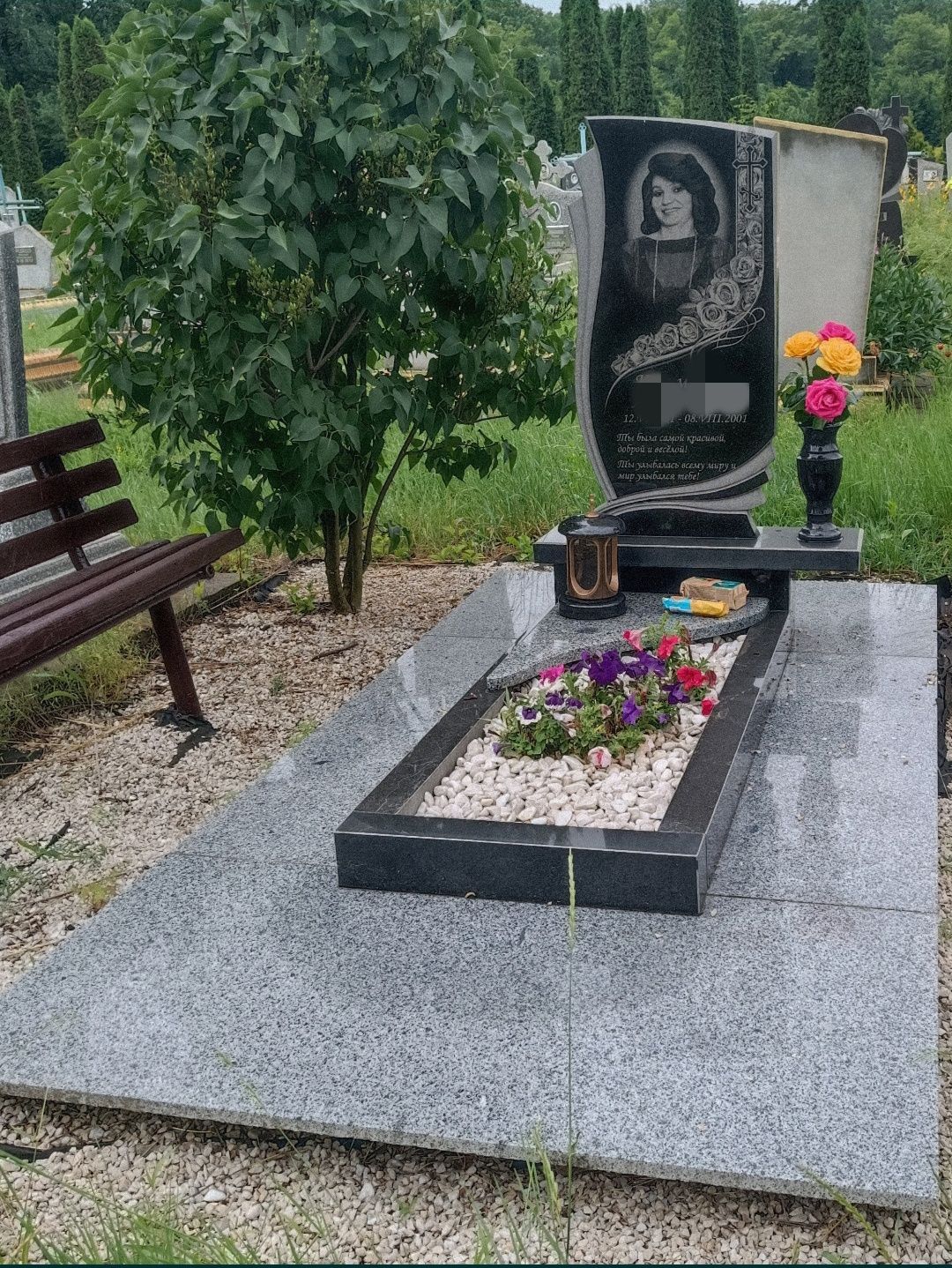 ПАМ'ЯТНИКИ з граніту, мармурової крихти та бетону