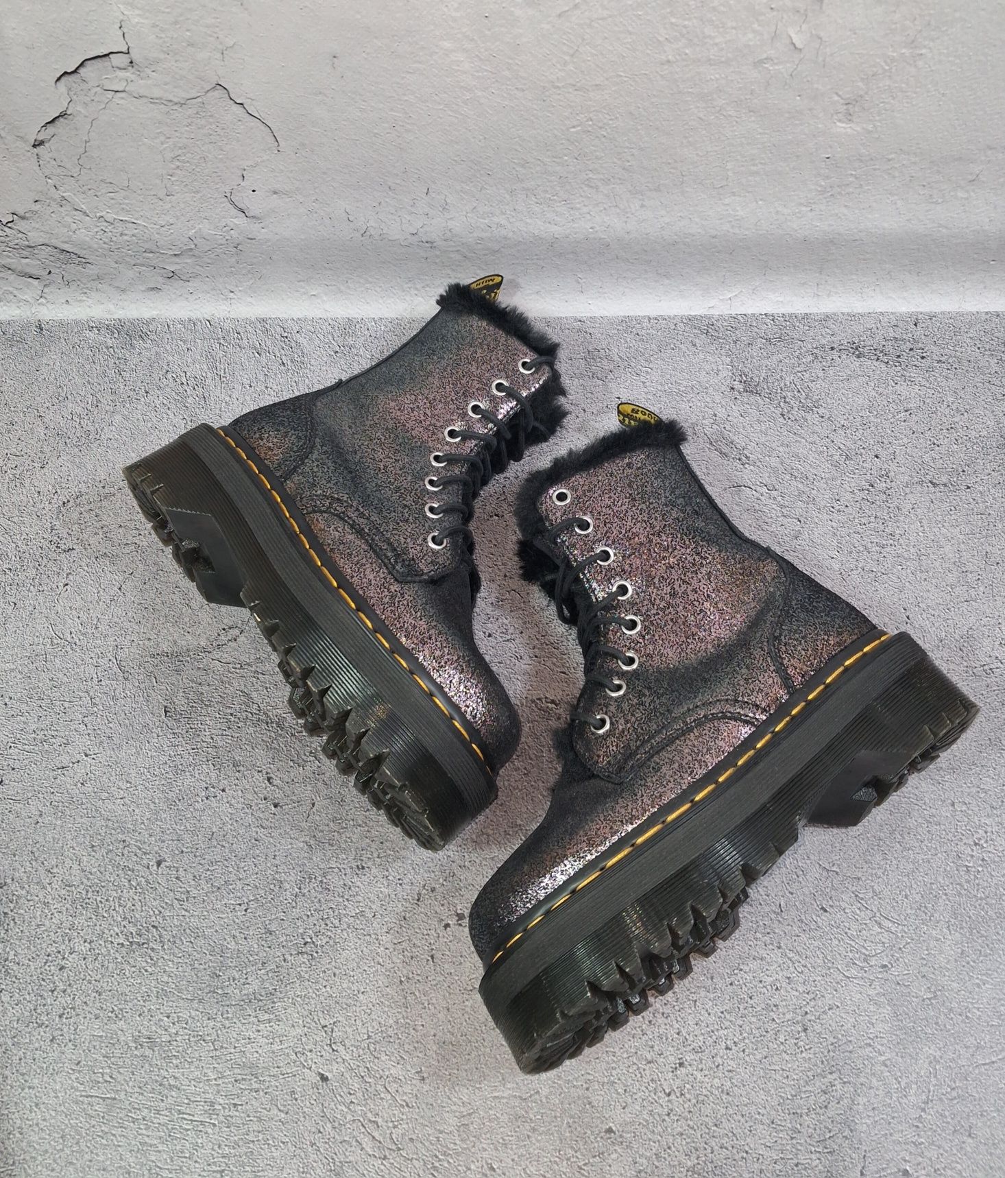 Ботинки Dr. Martens Jadon FL с мехом кожаные женские высокие кроссовки