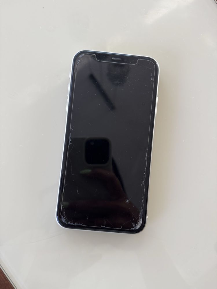 iPhone 11 na części