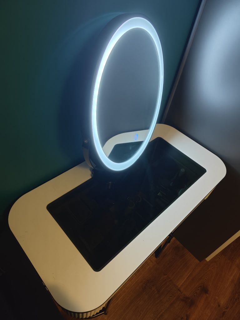 Toaletka z lustrem LED i szufladą
