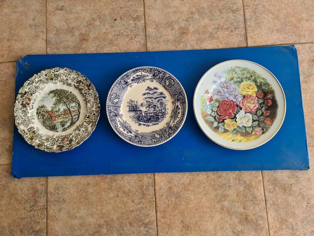 Conjunto de pratos antigos de colecção
