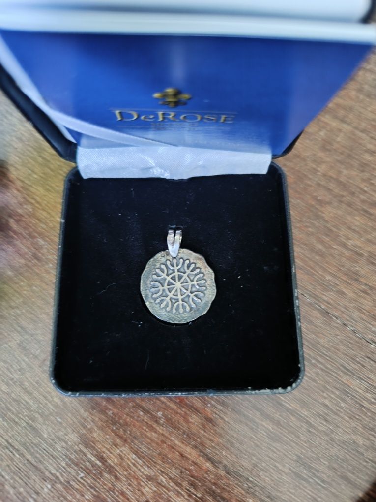 Medalhas de prata com o ÔM