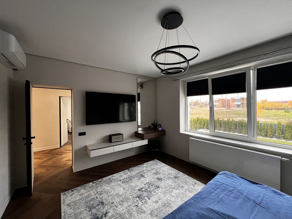 Будинок з басейном в Сокільниках