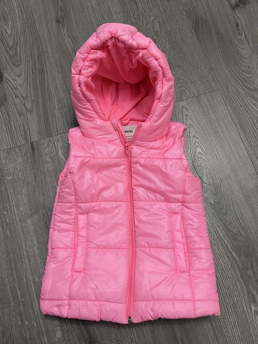 Стильна яскрава безрукавка для дівчинки