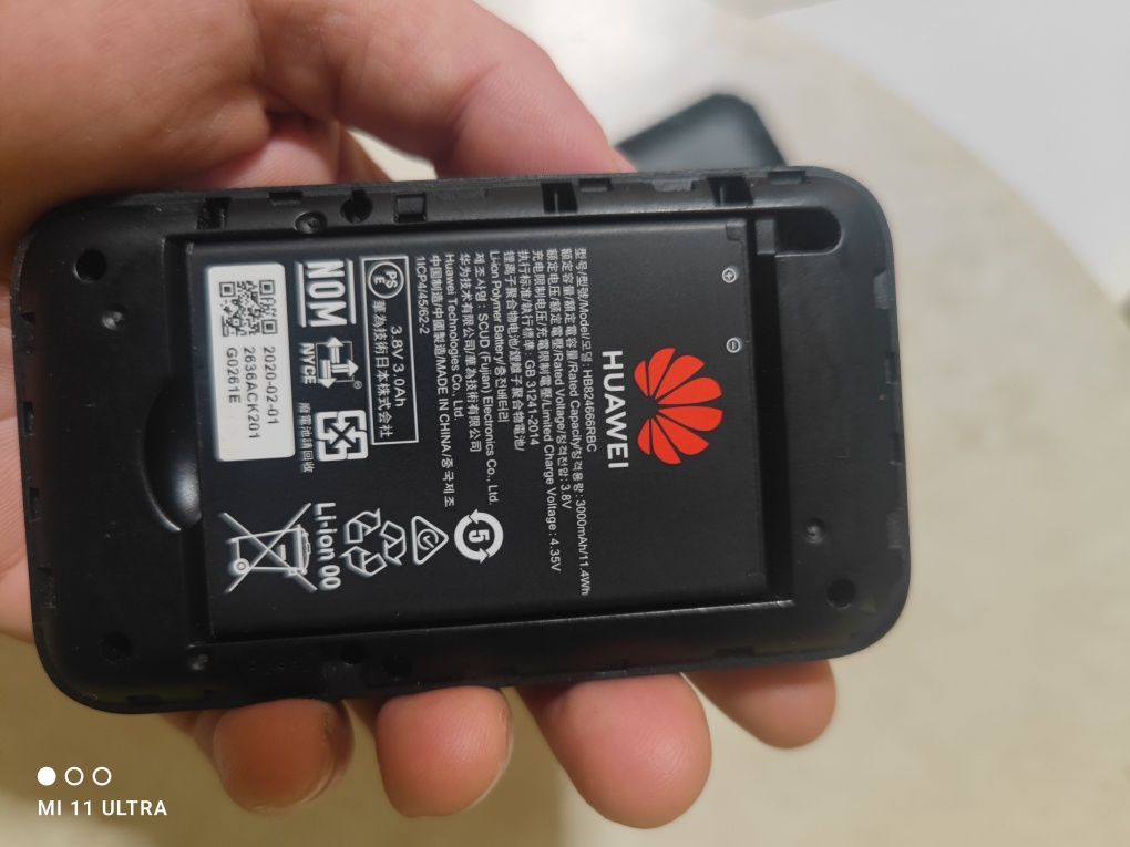 Продаю роутер huawei 5E7DB6