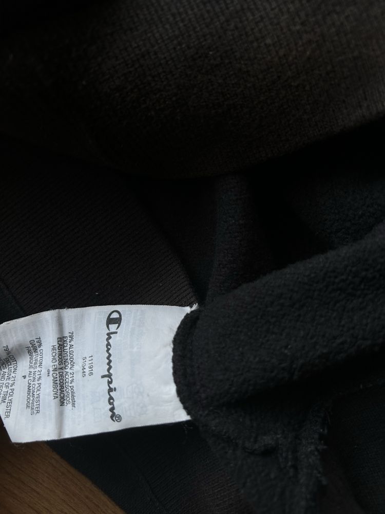 Sweat preta e com bolsos da Champion