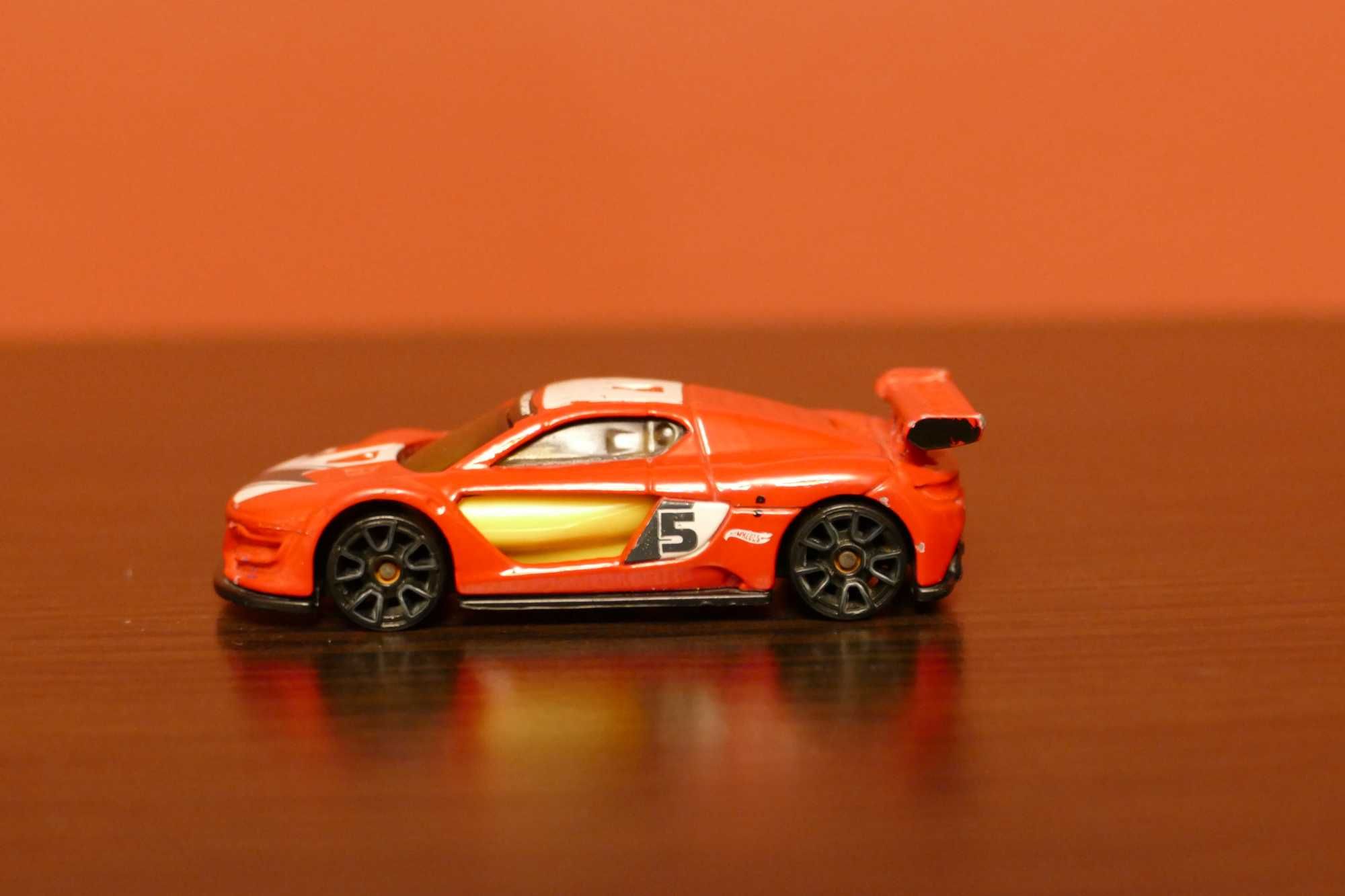 Hot Wheels autko "Resorak" Renault Sport RS 2015