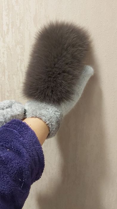 Рукавиці з  натуральним хутром песца, енота, чорнобурки