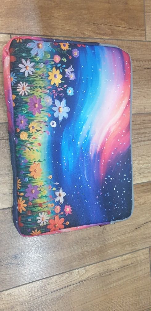 Mała torba na laptopa