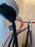 bicicleta corrida + bomba de ar de pé + cadeado Lock Force e capacete