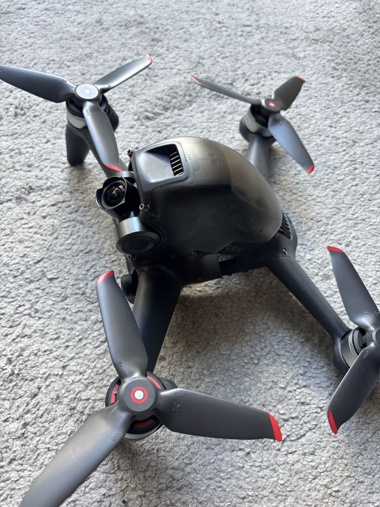 Dron DJI FPV z walizką