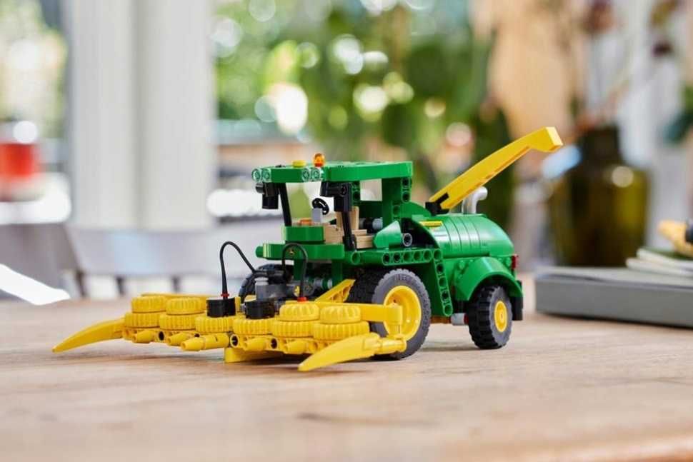 LEGO TECHNIC 42168 John Deere 9700 Forage Harve