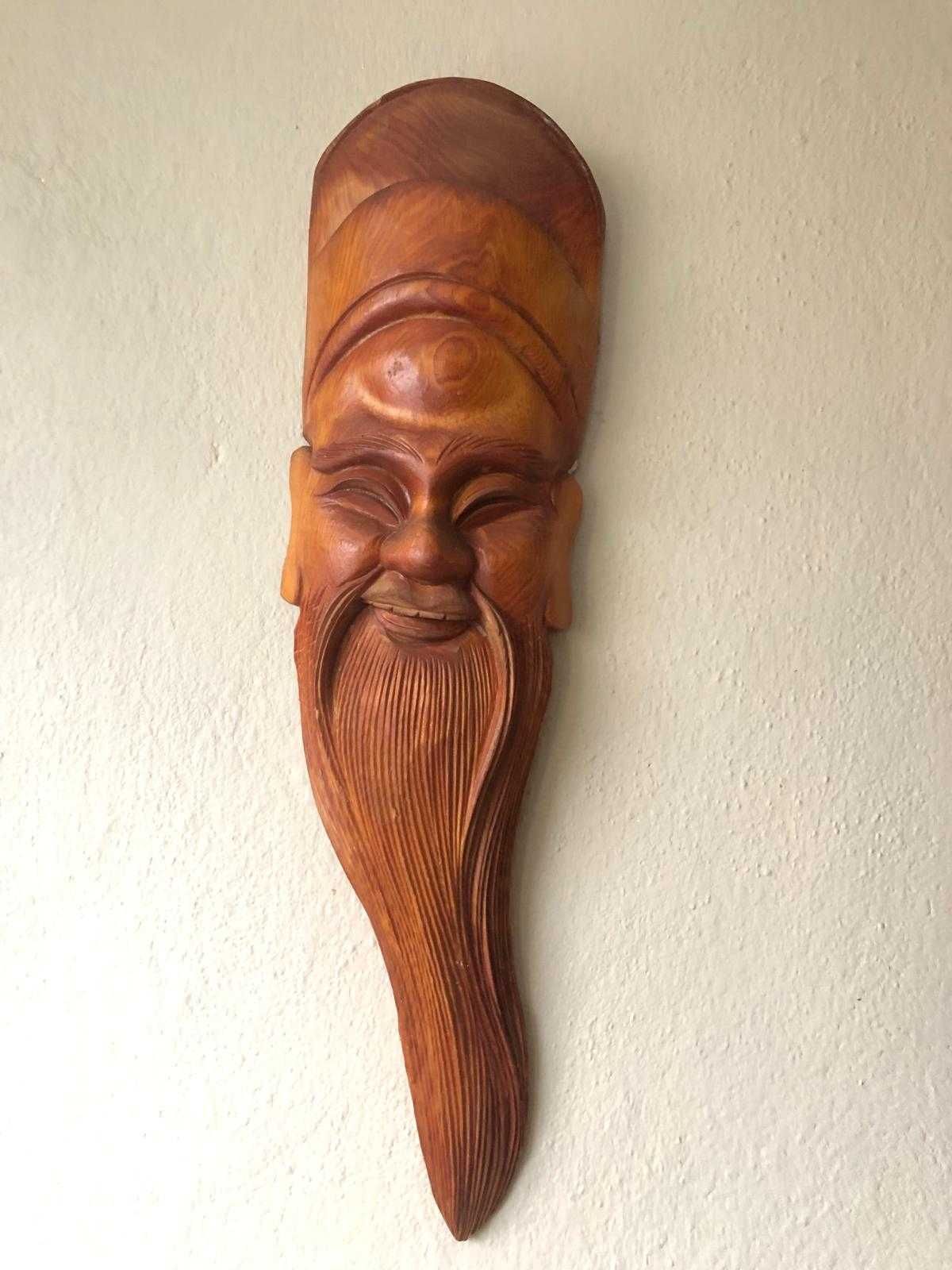 Maska drewniana do powieszenia Wys.41 szer. 12 cm. Chiński mędrzec