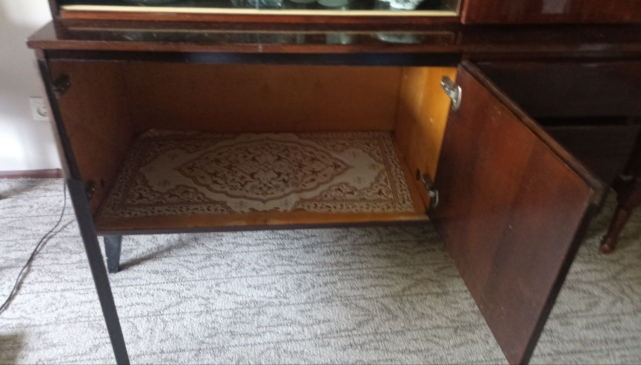 Сервант Радянський