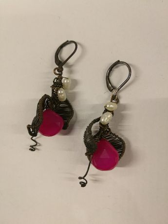Kolczyki różowe z perłami i drutem miedzianym CENA DO UZGODNIENIA