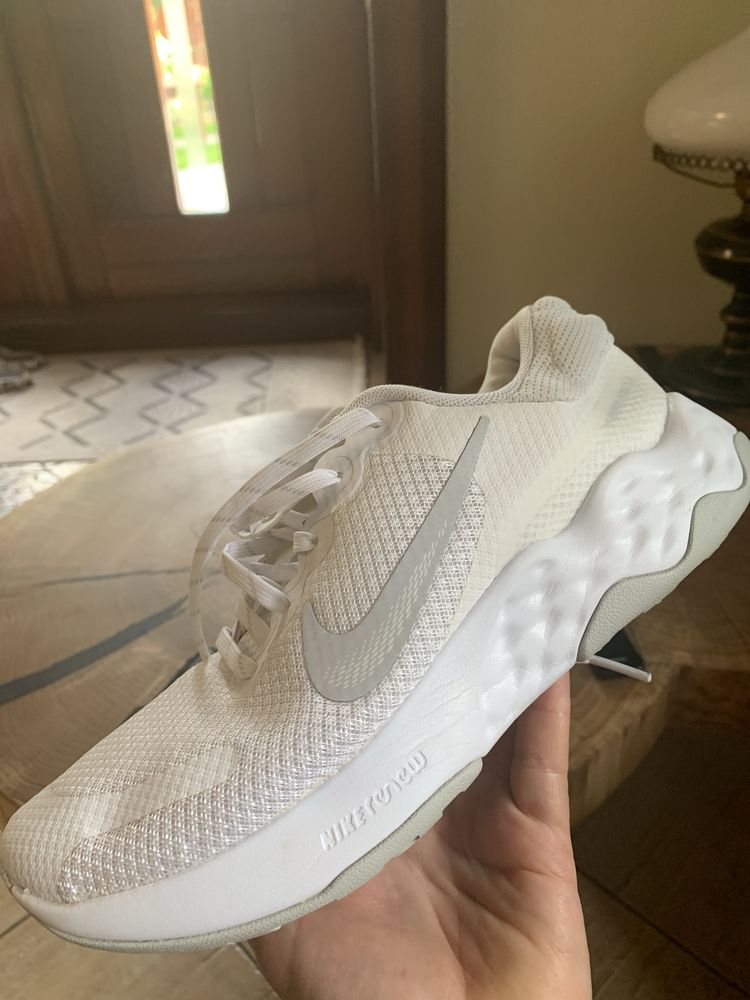 Buty nike renew 40