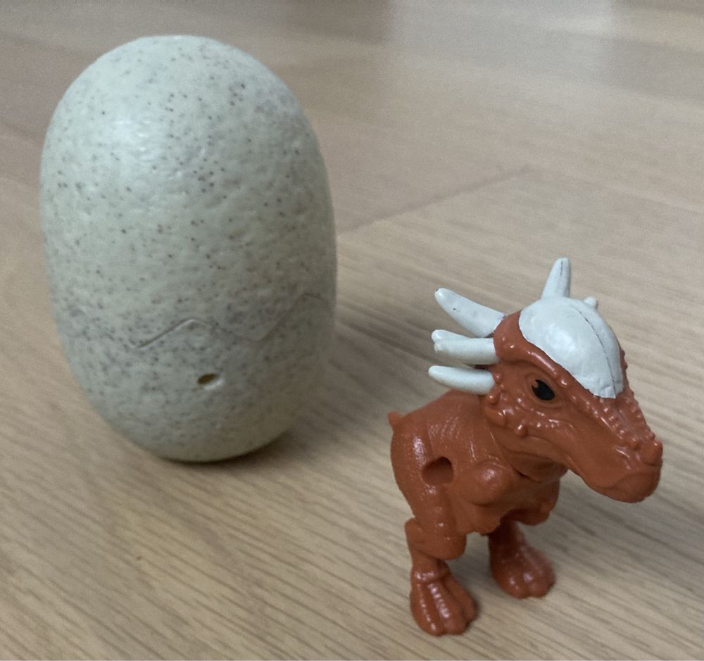 Kolekcja figurki dinozaurów w jajkach Park Jurajski 4 komplety