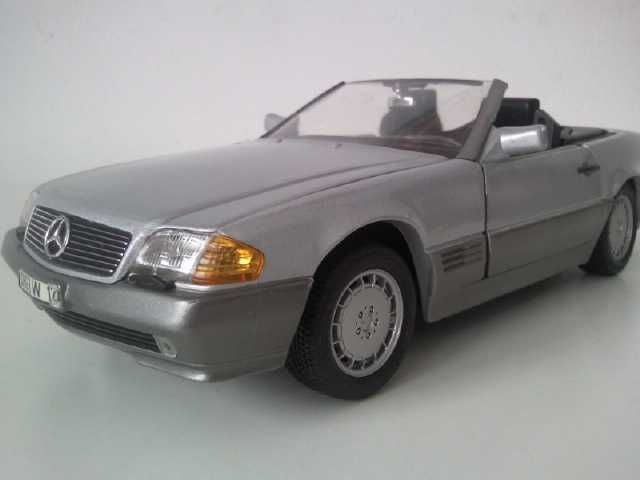 Model Mercedes -Benz R 129 500 SL Skala 1/18 Norev