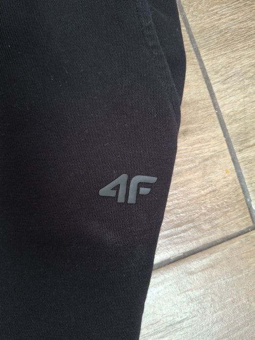 Spodnie dresowe 4F dla dziewczynki  r. 140