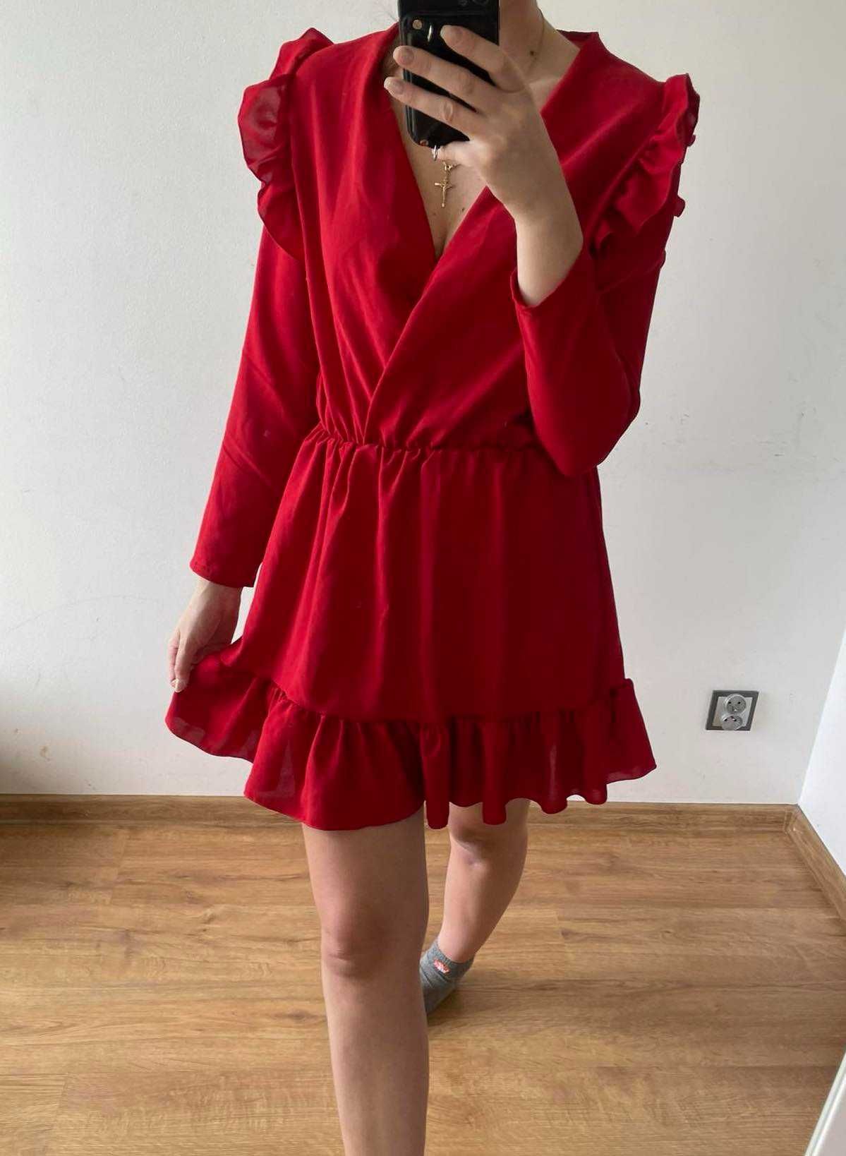 Czerwona sukienka zwiewna rozkloszowana s m