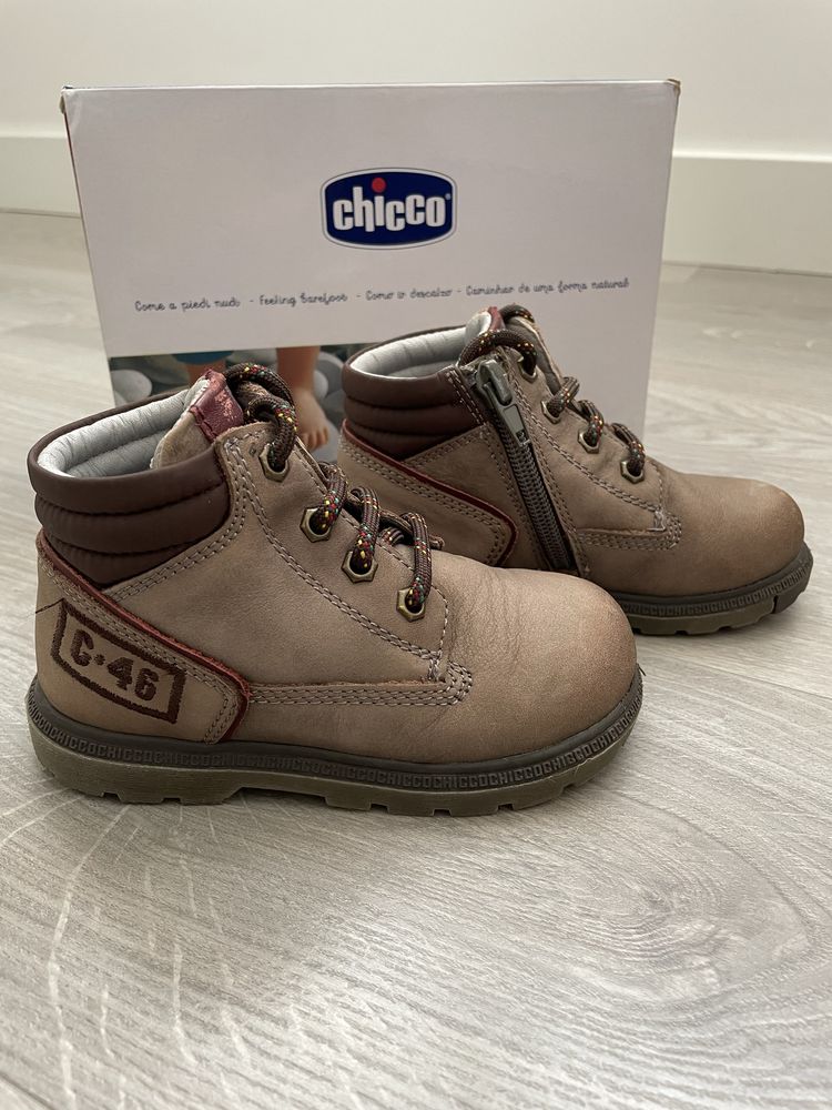 Calçado n. 24 botas Chicco