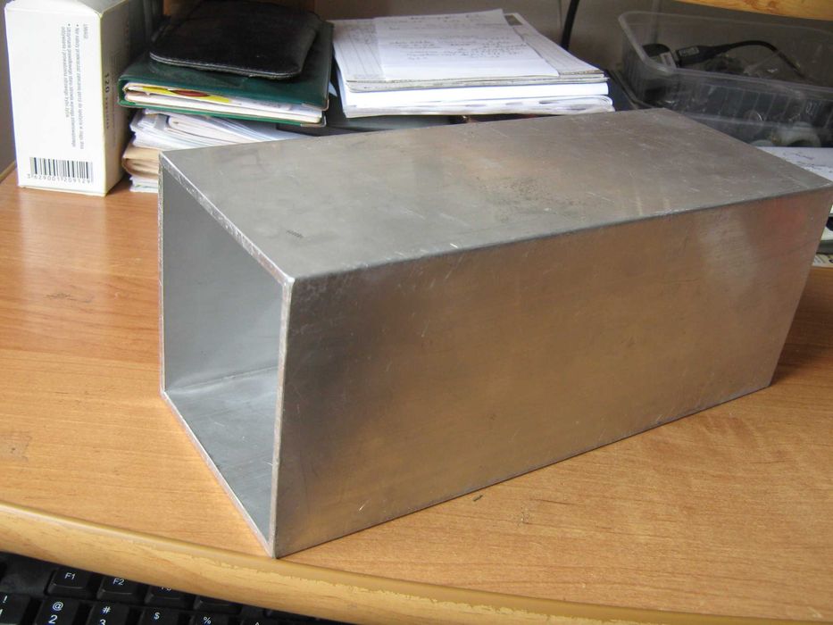 Kształtownik aluminiowy, o przekroju 100x100x3,6 mm,dług.250mm