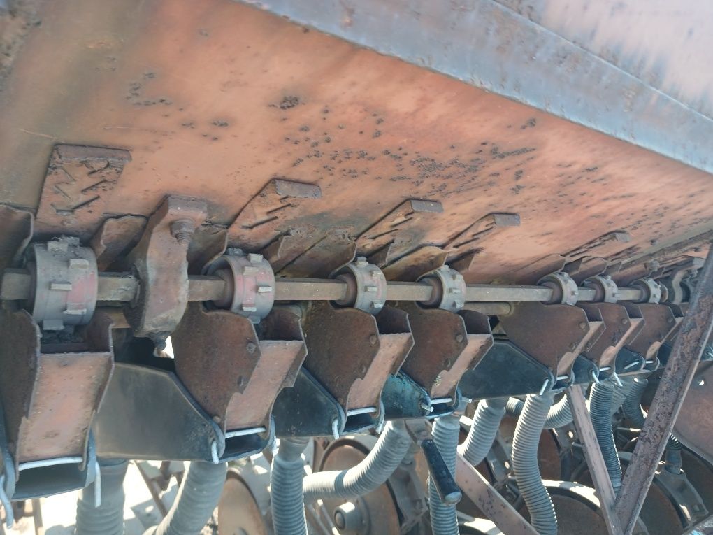 Продам сеялку зерновую сз3.6