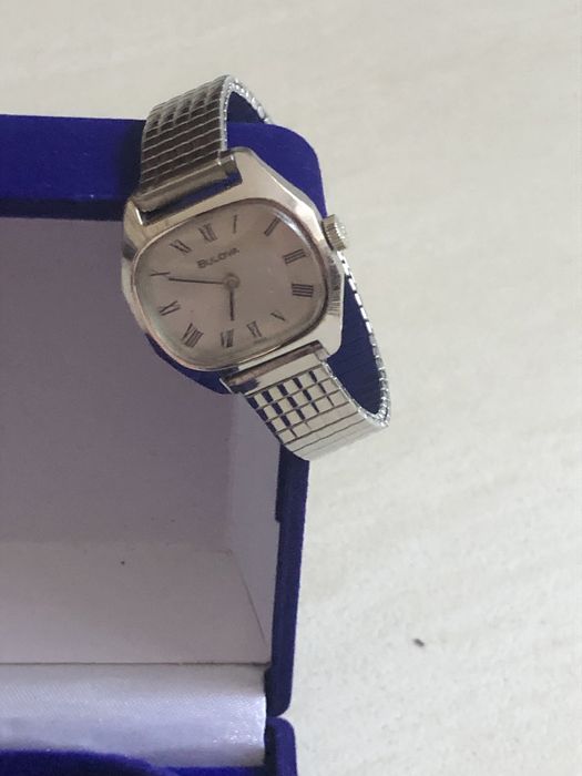 Zabytkowy zegarek damski marki Bulova Vintage