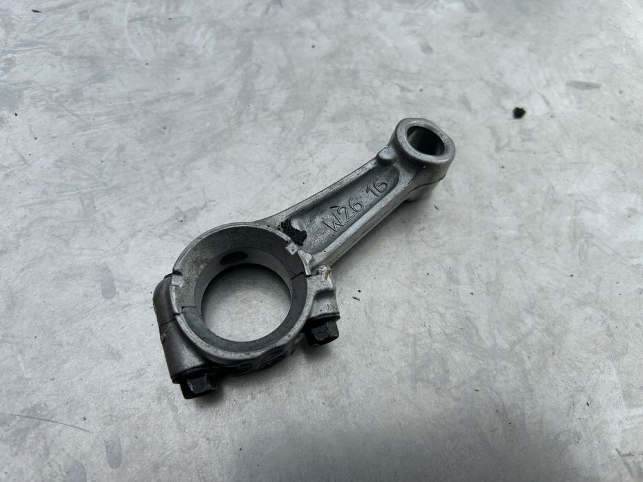 Korbowód W26 Briggs 450E 500E 575EX 625E 650EXI 675EXI 675IS (548)