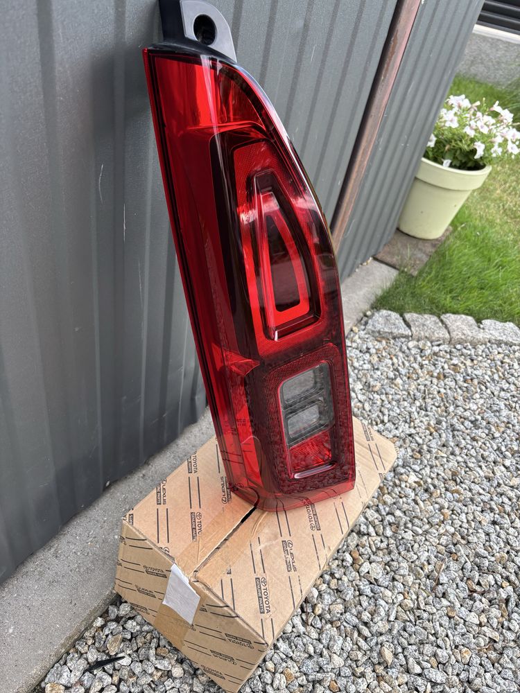 Lampa tył Toyota Proace City, Combo E, Berlingo IV