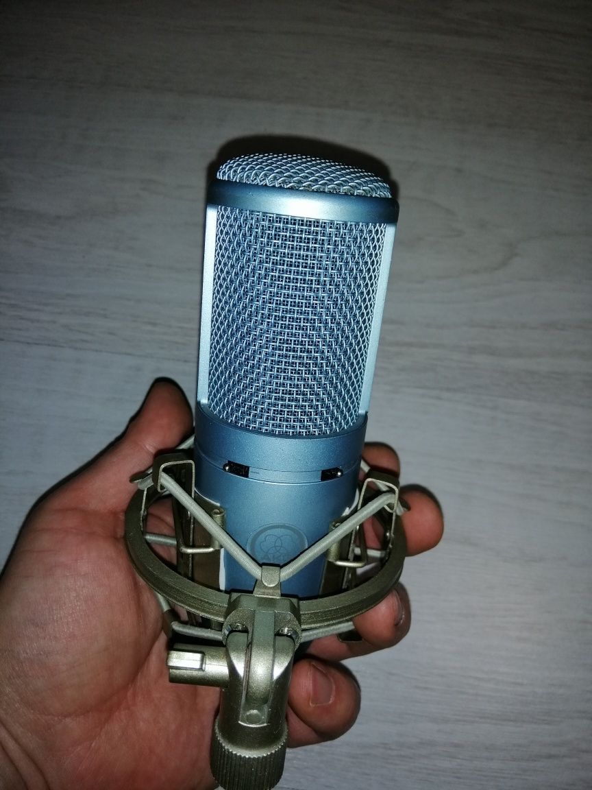 AKG Perception P120