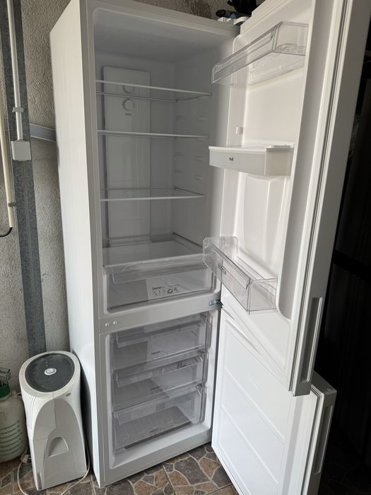 Frigorífico com dispensador de água